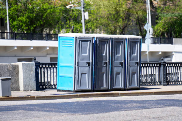 Best Portable restroom trailer rental  in Des Moines, IA